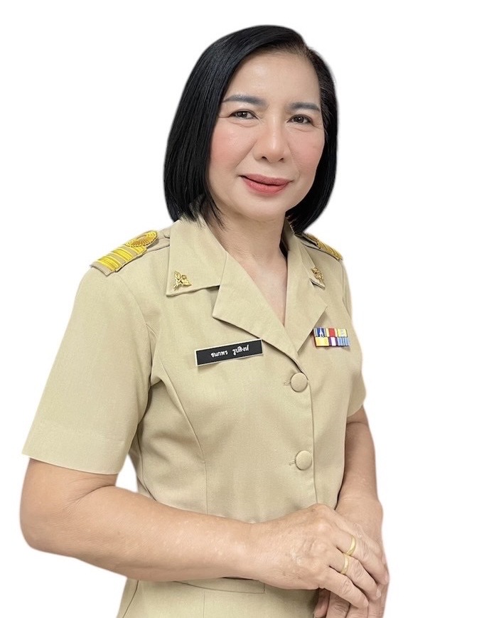 นางชนกพร รูปสิงห์